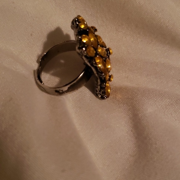 Ring - Picture 5 of 6